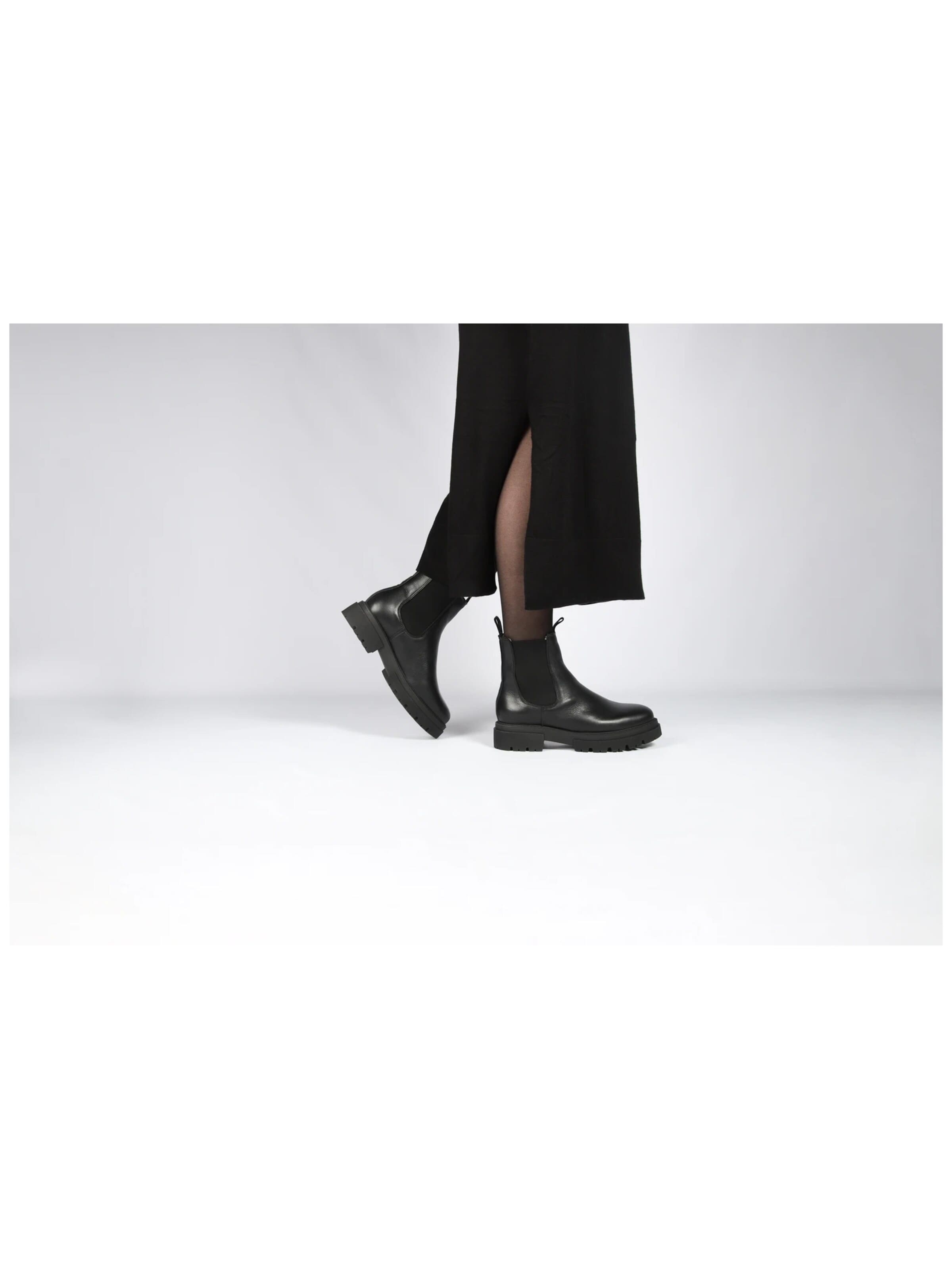 BLACKSTONE Chelsea boots 'Smilla AL412' i svart