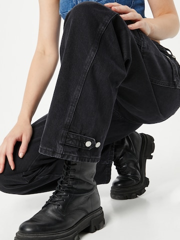 Calvin Klein Jeans Loosefit Τζιν cargo σε μαύρο