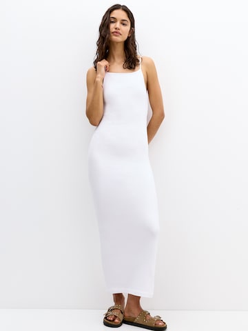Abito estivo di Pull&Bear in bianco: frontale