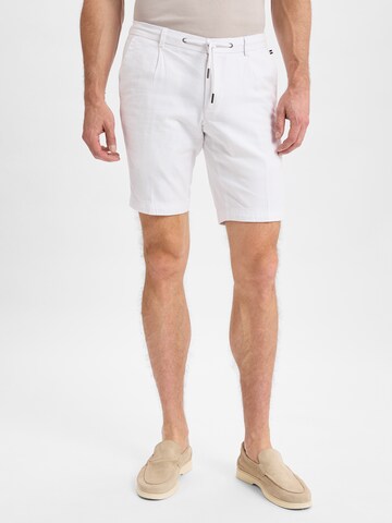 bugatti Regular Chino Pants in White: front