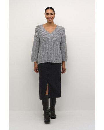 Kaffe Pullover i grå