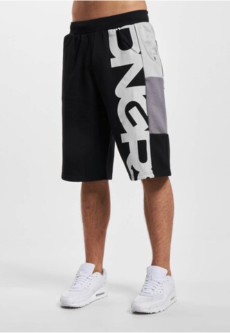 Dangerous DNGRS Regular Shorts in Schwarz: Vorderseite