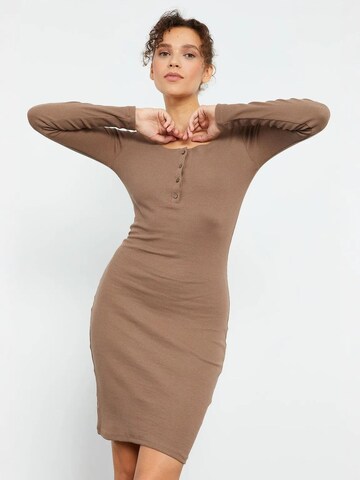 Tommy Life Dress in Beige: front
