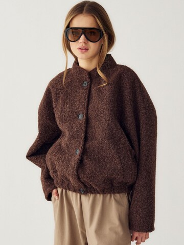 Noella Välikausitakki ' N-Marnie Jacket ' värissä ruskea: etupuoli