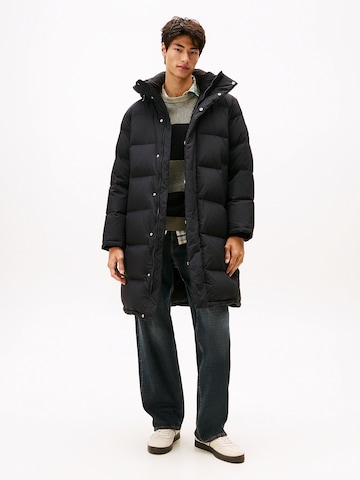 Manteau d’hiver Tommy Jeans en noir : devant