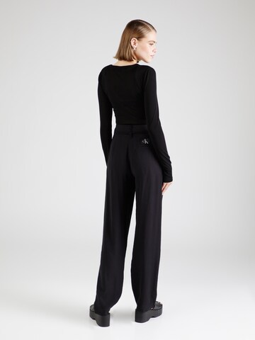 Calvin Klein Jeans Tapered Bundfaltenhose in Schwarz