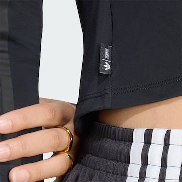 ADIDAS ORIGINALS - Camiseta 'Adiluna Season 2 x Jennie' en negro