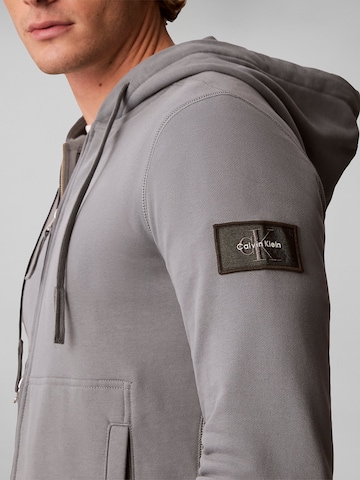 Veste de survêtement Calvin Klein Jeans en gris