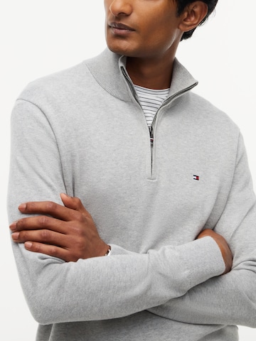 TOMMY HILFIGER Sweater in Grey