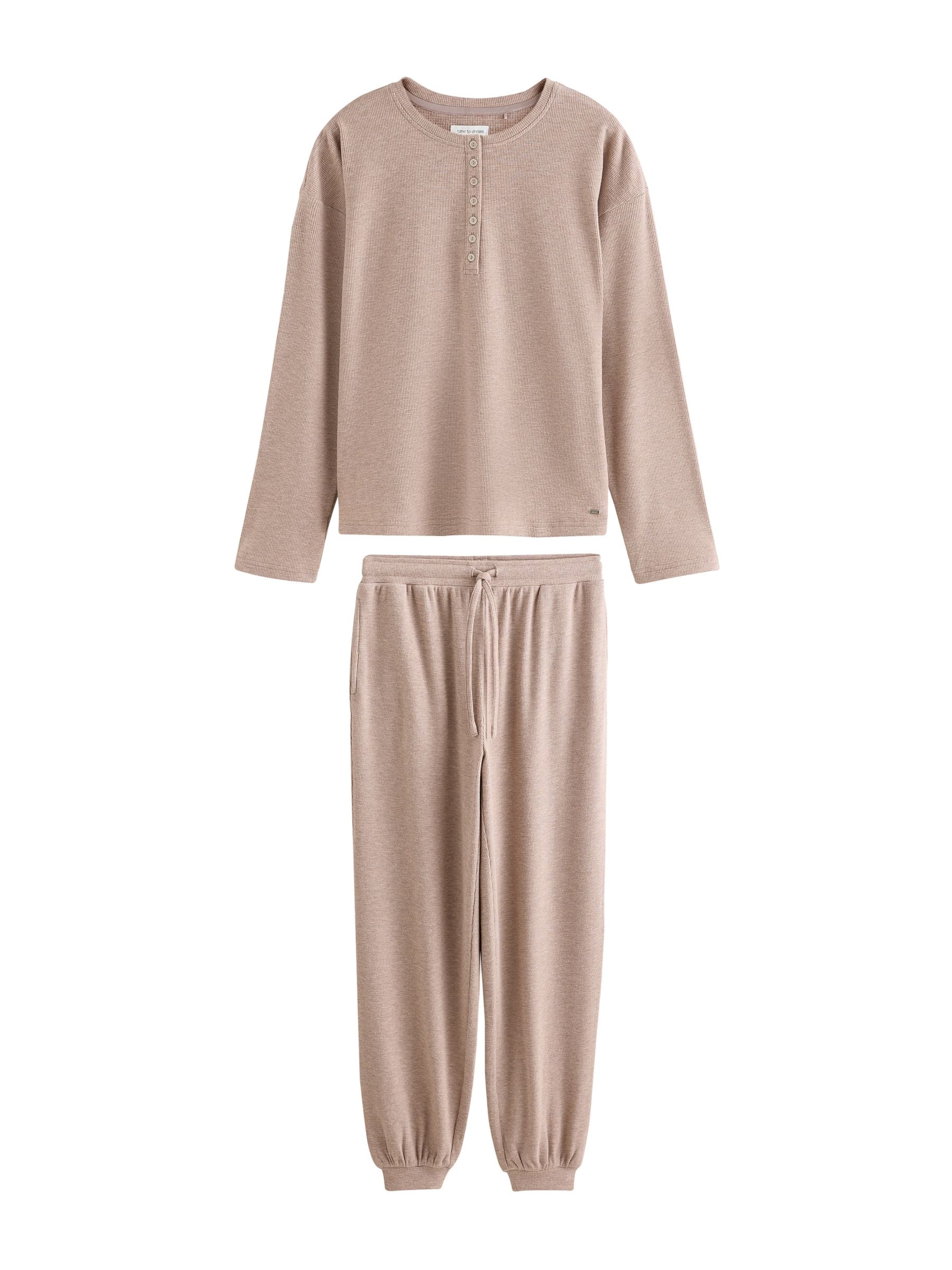 Pijama de la Next pe bej: față