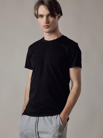 T-Shirt 'T-Shirt Girocollo Elasticizzata' OWN Off With Nature en noir : devant