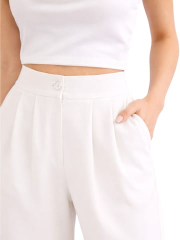 fashionshowcase Wide Leg Bukser med lægfolder 'ALYA' i hvid