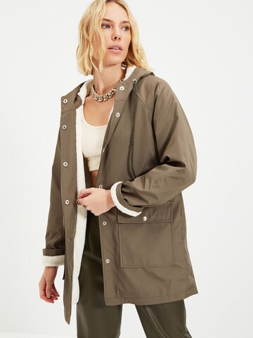 Parka de primăvară-toamnă de la Trendyol pe verde: față