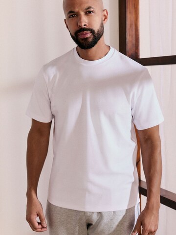 Tricou de la Next pe alb