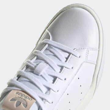 Sneaker low 'Court Tourino Bold' de la ADIDAS ORIGINALS pe alb