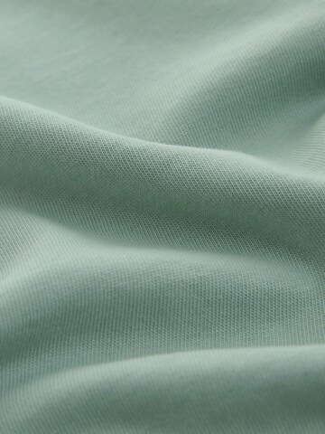 Tricou de la Next pe verde