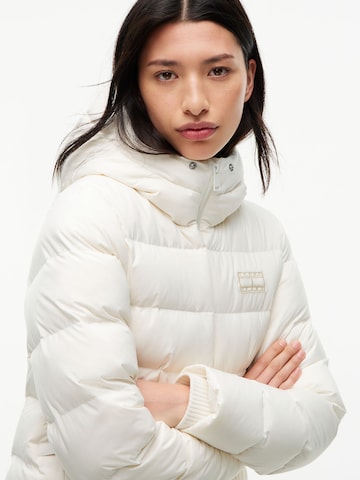 Giacca invernale di Tommy Jeans in bianco