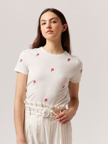 NAF NAF Shirt ' Rejina Fleurs ' in Wit: voorkant