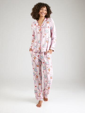 Chelsea Peers - Pijama en rosa: frente