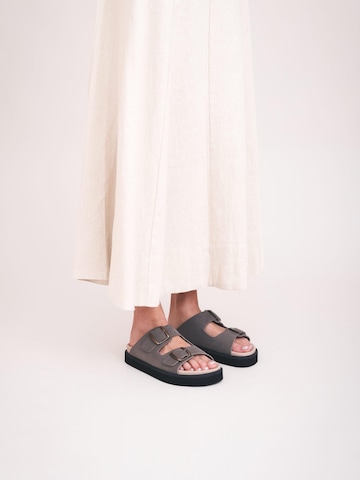 nae Vegan Shoes Sandály 'DARKU' – zelená: přední strana