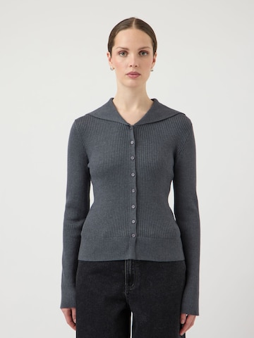 Cardigan 'YASCamelia' YAS en gris : devant