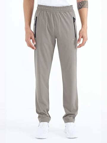 Tommy Life Sportbroek in Grijs: voorkant