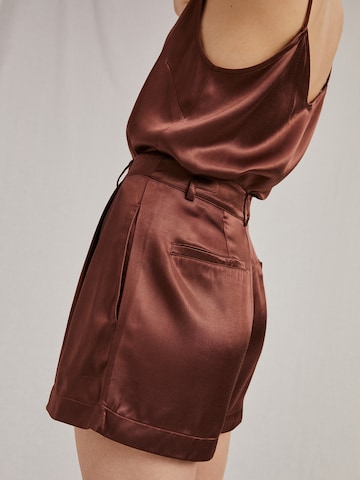 A LOT LESS Loose fit Pleat-Front Pants 'Valentina' in Brown
