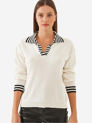 Bianco Lucci Sweater in Beige: front