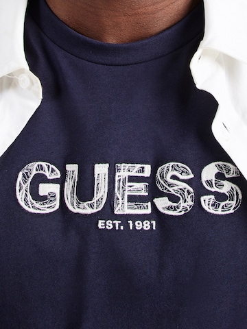 GUESS Μπλουζάκι σε μπλε