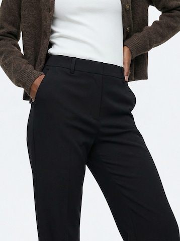 The Base Theory Разкроени Панталон 'FLARED PANTS' в черно