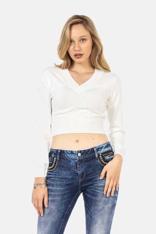 Pull-over CIPO & BAXX en blanc : devant
