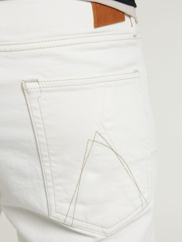 CHASIN' Regular Jeans in White