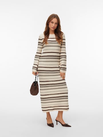 VERO MODA Πλεκτό φόρεμα 'VMRIRI' σε λευκό: μπροστά