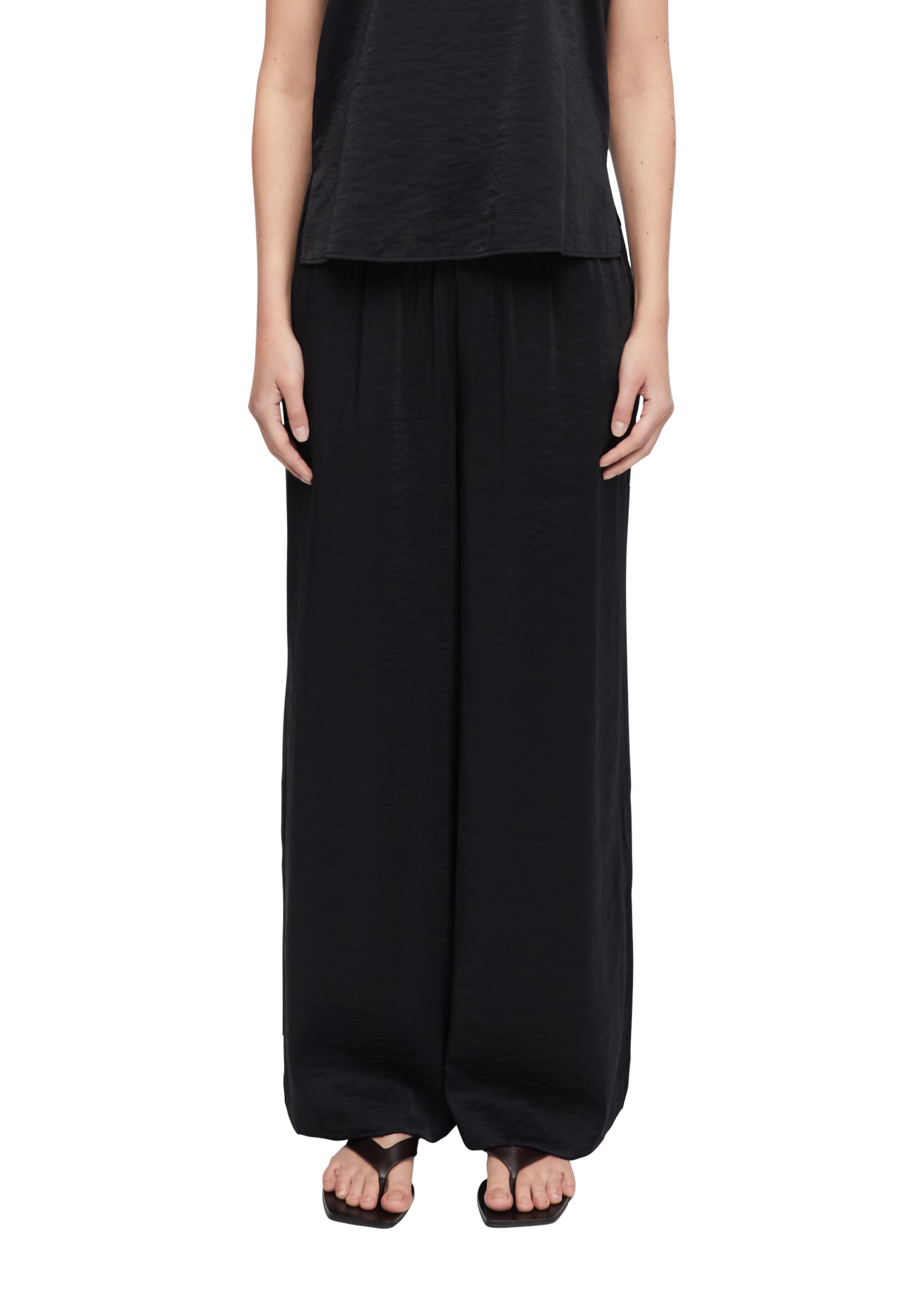 Regular Pantalon COMMA en noir : devant
