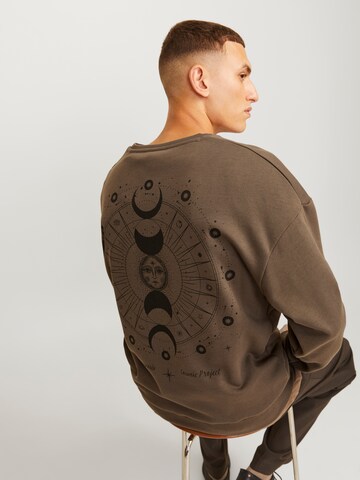 Felpa 'JJMystic' di JACK & JONES in marrone: frontale