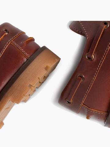Pisamonas Lage schoen in Bruin