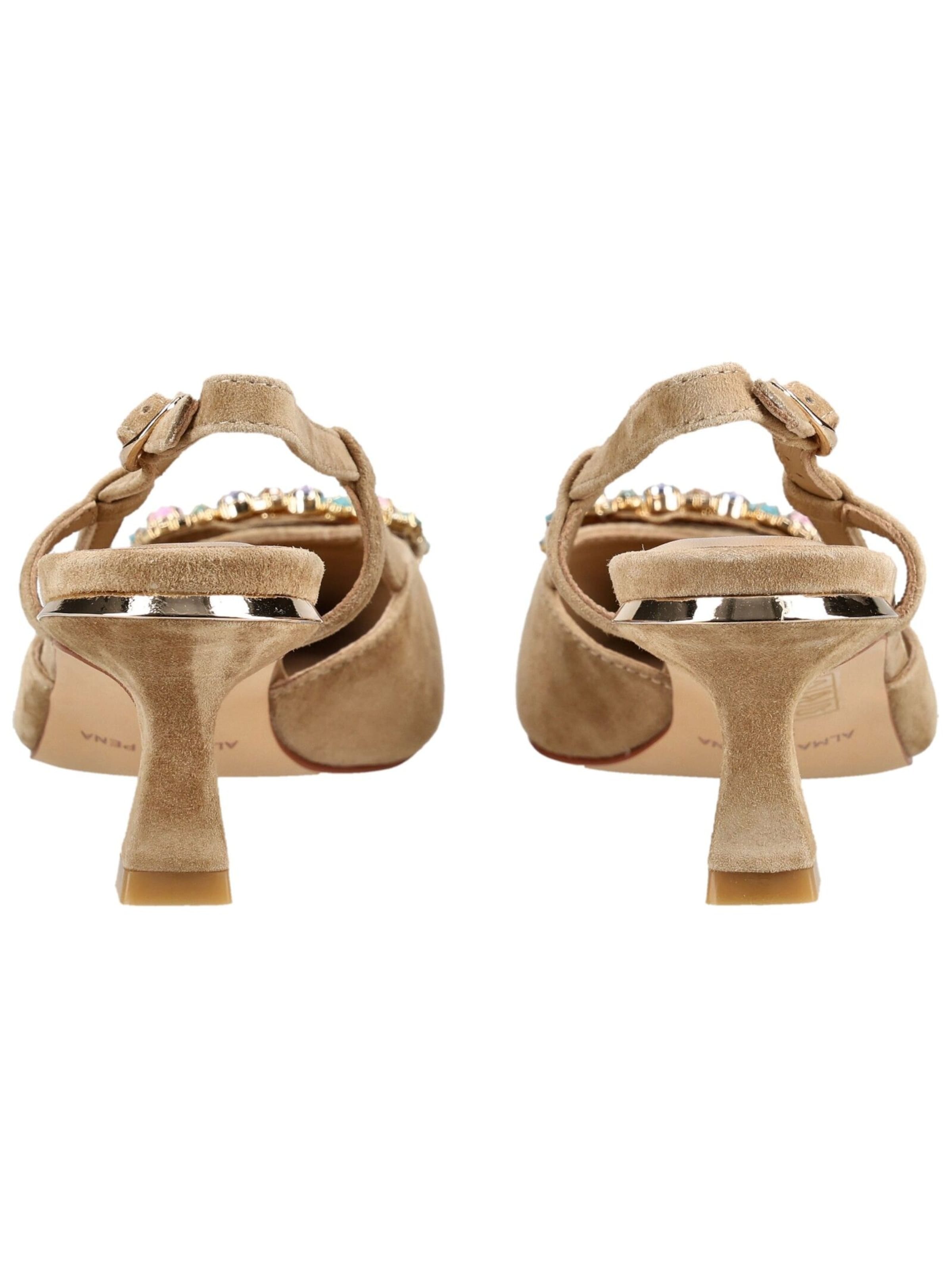 Alma En Pena Pumps in Beige