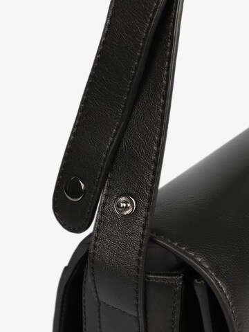 Scalpers Shoulder bag in Black