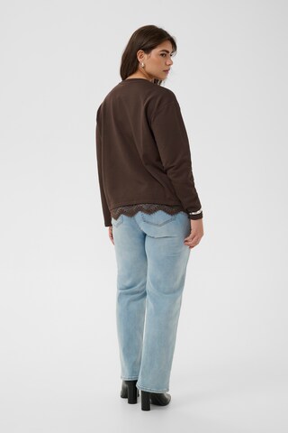 KAFFE CURVE Sweatshirt 'KCsophia' i brun