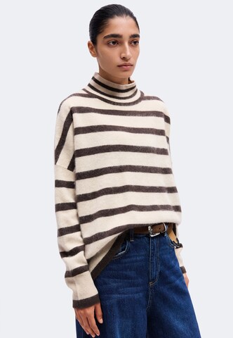 Pullover di COMMA in beige