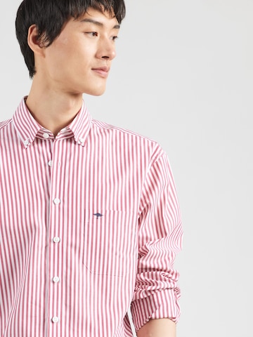 FYNCH-HATTON - Ajuste regular Camisa en rojo