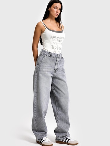 IT'S BASIC Loosefit Jeans 'NORA Skater Mid Rise Jeans' in Grijs