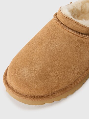 UGG Lage schoen 'Classic' in Bruin