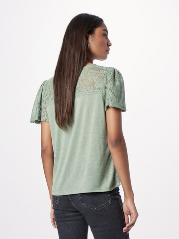 Tricou de la GARCIA pe verde