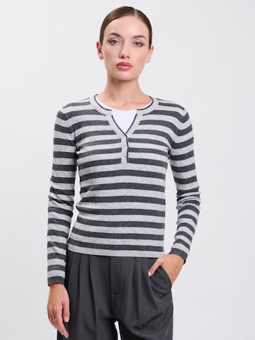 Influencer - Jersey en gris: frente