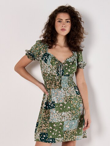 Apricot Kleid in Grün: Vorderseite