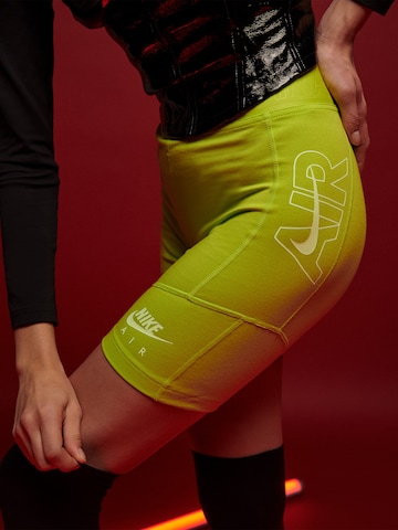 Nike Sportswear Skinny Shorts 'Air' in Grün