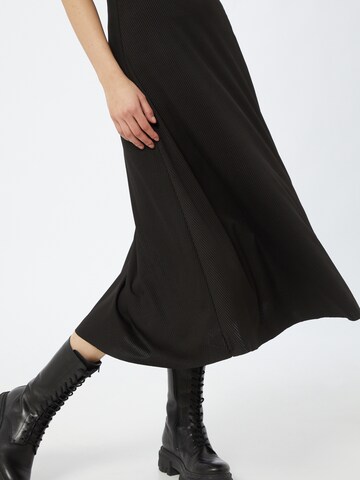 SISTERS POINT Skirt in Black