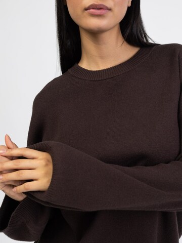 BROKE + SCHÖN Sweater in Brown