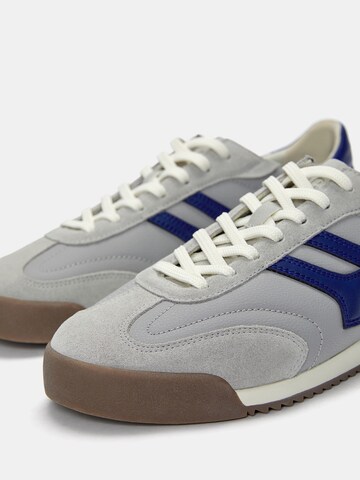 Sneaker low de la Pull&Bear pe gri